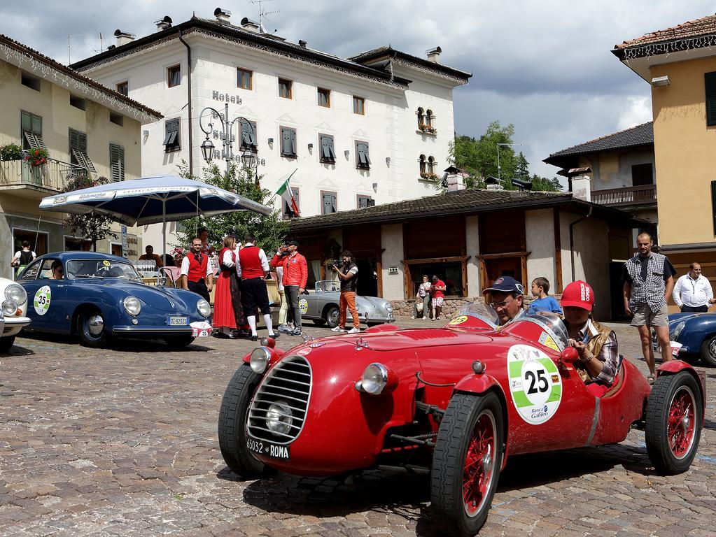 Historic Hotel Ristorante La Stua Cavalese Exteriör bild