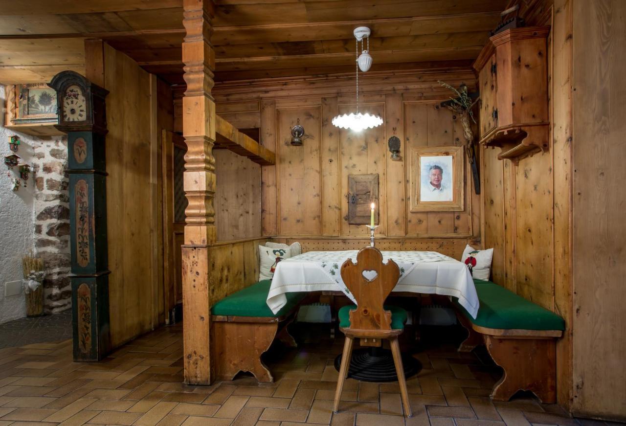 Historic Hotel Ristorante La Stua Cavalese Exteriör bild