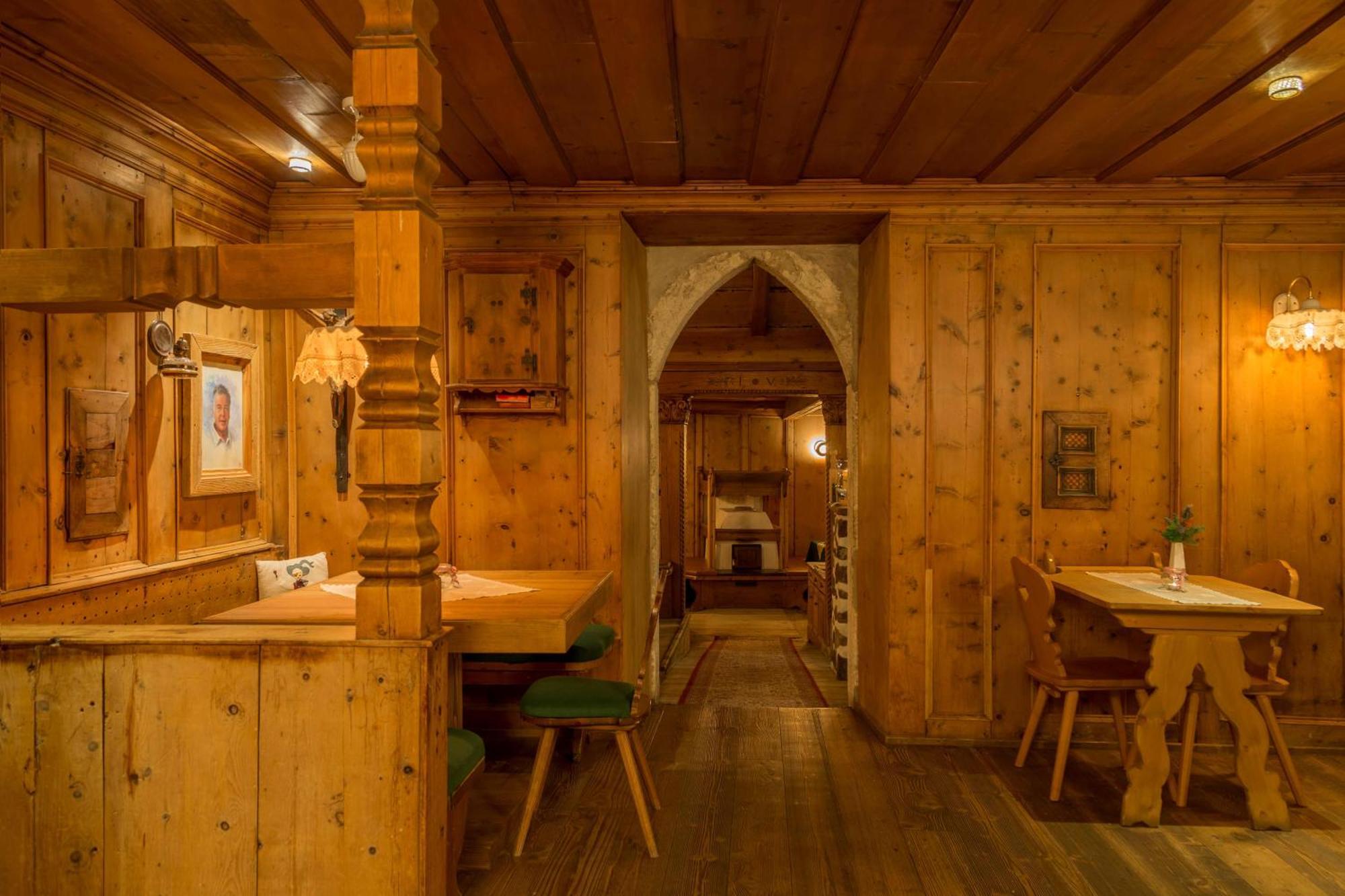 Historic Hotel Ristorante La Stua Cavalese Exteriör bild