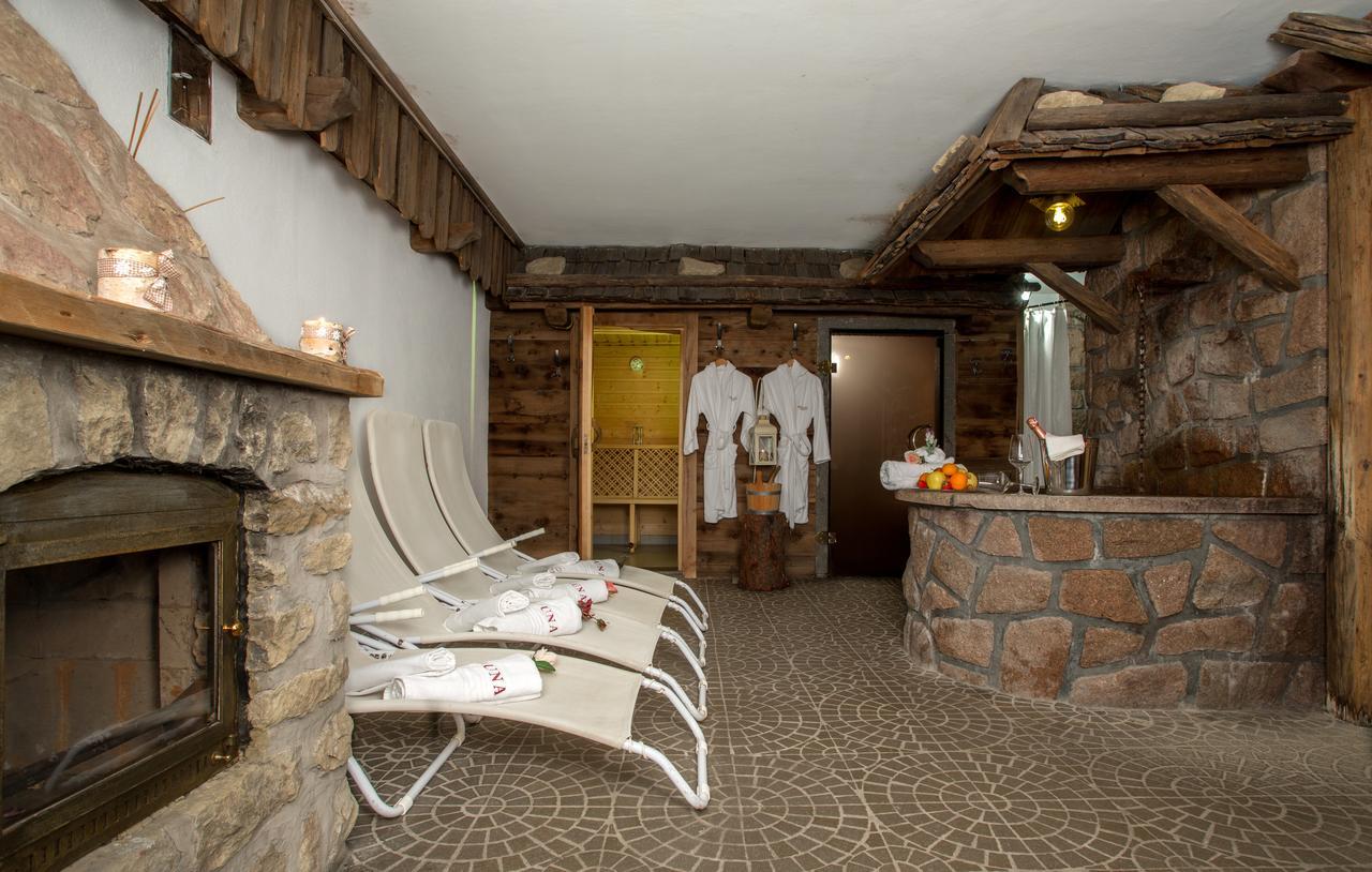 Historic Hotel Ristorante La Stua Cavalese Exteriör bild