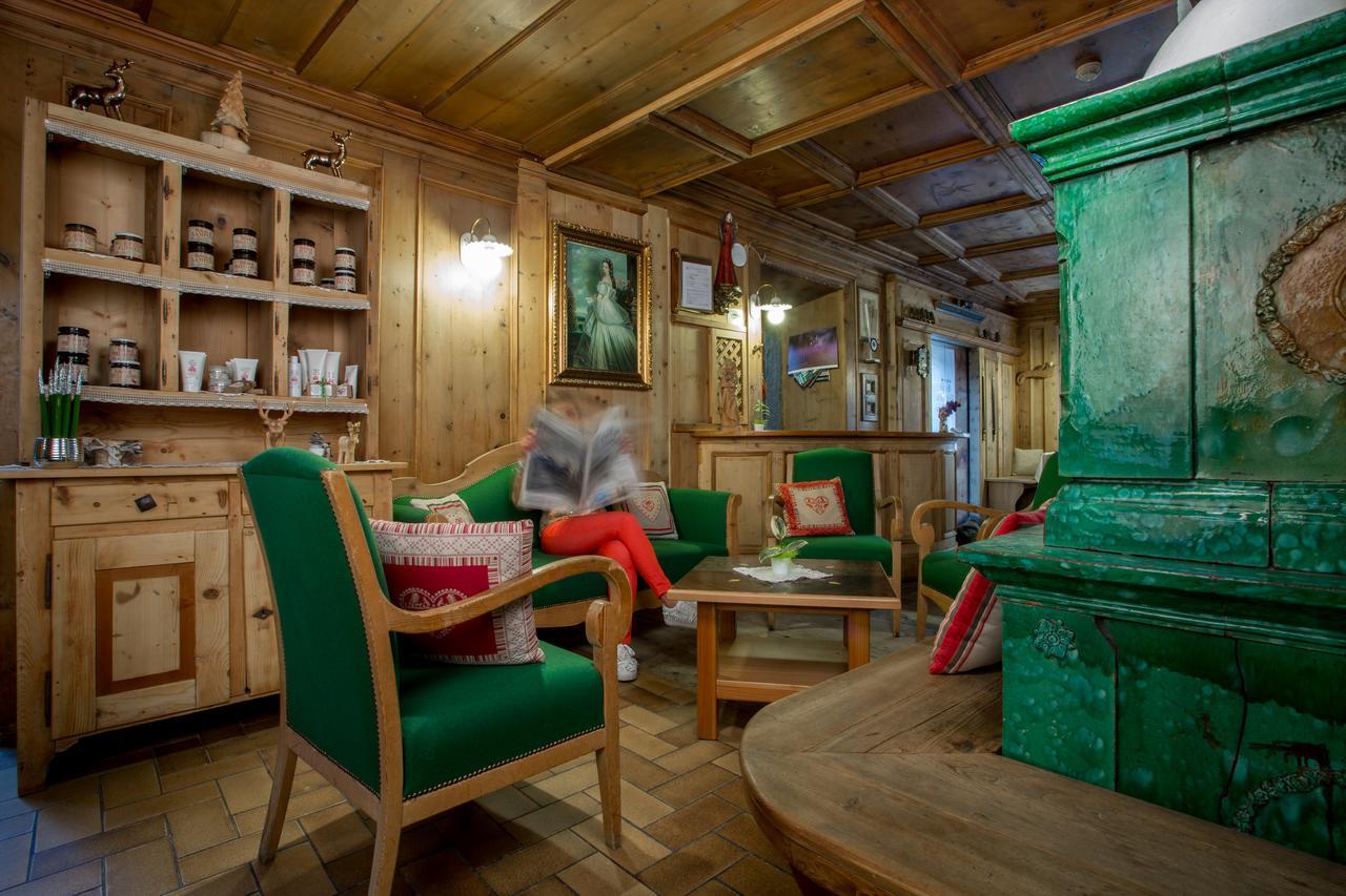 Historic Hotel Ristorante La Stua Cavalese Exteriör bild