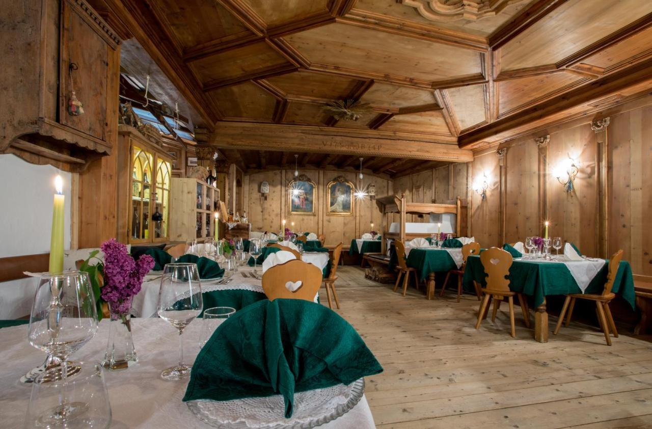 Historic Hotel Ristorante La Stua Cavalese Exteriör bild
